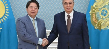 Президент Казахстана принял главу МИД Японии